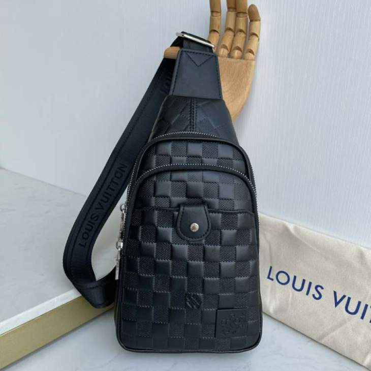 Picture of Louis Vuitton Mens Bags _SKUfw221783934fw